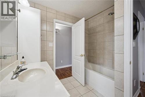 122 Grand River Boulevard, Kitchener, ON - Indoor Photo Showing Bathroom