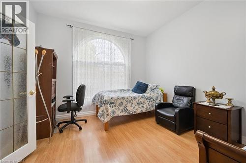 122 Grand River Boulevard, Kitchener, ON - Indoor Photo Showing Bedroom