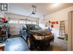 double garage off laundry rm / mud room entrance - 