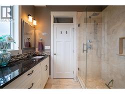 Primary bathroom ensuite w/walk in shower - 
