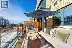 Balcony with a sunroom and area for grilling - 