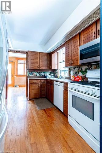 88 Cline Avenue N, Hamilton, ON - Indoor Photo Showing Kitchen