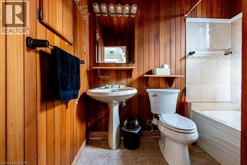 88 Cline Avenue N, Hamilton, ON - Indoor Photo Showing Bathroom