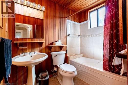 88 Cline Avenue N, Hamilton, ON - Indoor Photo Showing Bathroom