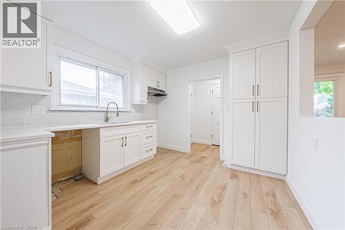 224 West 16Th Street, Hamilton, ON - Indoor Photo Showing Kitchen