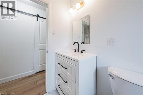 224 West 16Th Street, Hamilton, ON - Indoor Photo Showing Bathroom