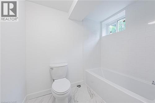 224 West 16Th Street, Hamilton, ON - Indoor Photo Showing Bathroom