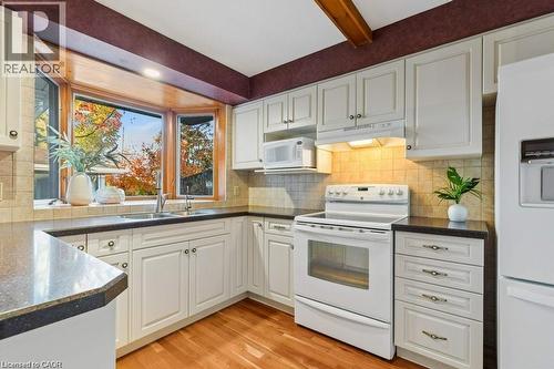 457 Stillmeadow Circle, Waterloo, ON - Indoor Photo Showing Kitchen With Double Sink