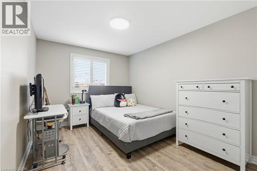 13 Colonial Crescent, Grimsby, ON - Indoor Photo Showing Bedroom
