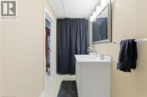 13 Colonial Crescent, Grimsby, ON - Indoor Photo Showing Bathroom