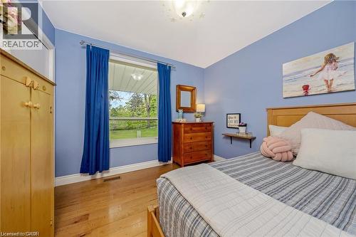 2157 8 Sideroad, Burlington, ON - Indoor Photo Showing Bedroom