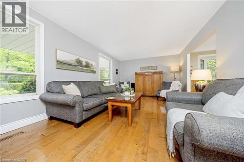 2157 8 Sideroad, Burlington, ON - Indoor Photo Showing Living Room