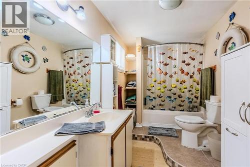 Full bathroom with shower / bath combo - 57 12Th Conc Road E Unit# 430, Flamborough, ON - Indoor Photo Showing Bathroom