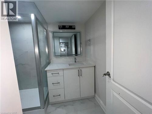 29 Bowman Crescent Unit# 2, Thorold, ON - Indoor Photo Showing Bathroom