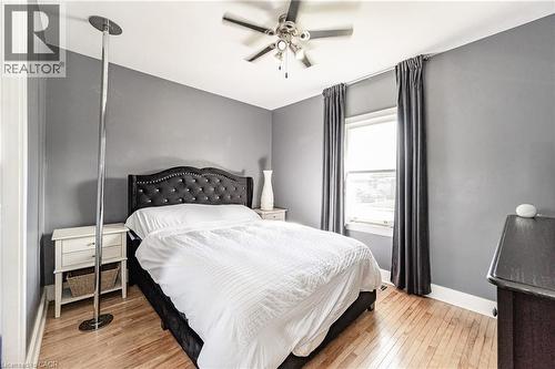 419 Talbot Street, Hamilton, ON - Indoor Photo Showing Bedroom