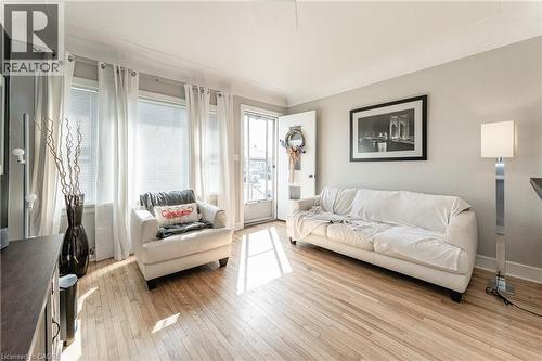 419 Talbot Street, Hamilton, ON - Indoor Photo Showing Living Room
