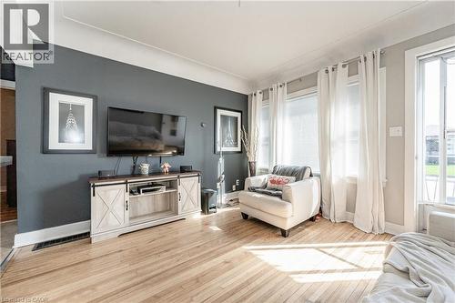 419 Talbot Street, Hamilton, ON - Indoor Photo Showing Living Room