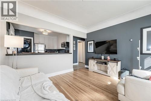 419 Talbot Street, Hamilton, ON - Indoor Photo Showing Living Room