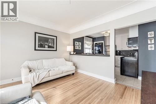 419 Talbot Street, Hamilton, ON - Indoor Photo Showing Living Room