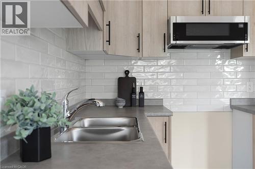 142 Willson Drive, Thorold, ON - Indoor Photo Showing Kitchen With Double Sink