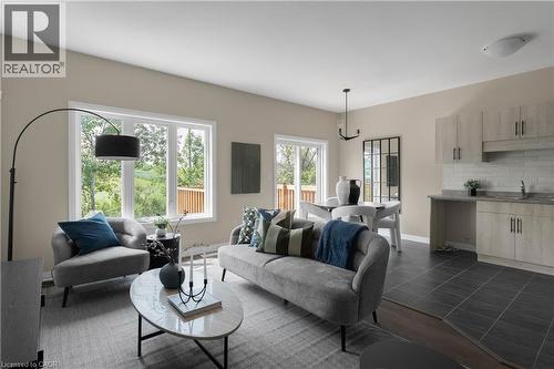 142 Willson Drive, Thorold, ON - Indoor Photo Showing Living Room