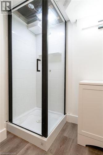 49 Province Street S, Hamilton, ON - Indoor Photo Showing Bathroom