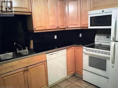 49 Province Street S, Hamilton, ON - Indoor Photo Showing Kitchen