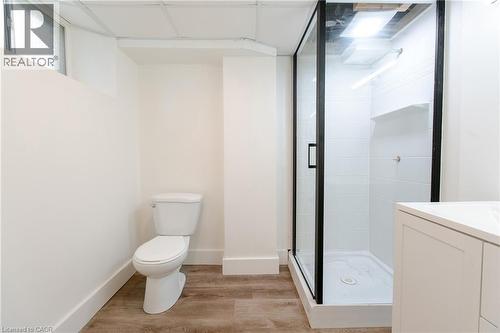 49 Province Street S, Hamilton, ON - Indoor Photo Showing Bathroom