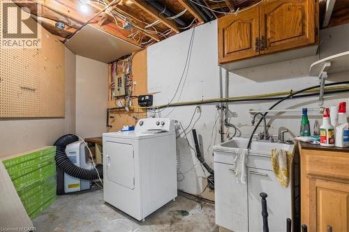 67 Old Carriage Drive, Kitchener, ON - Indoor Photo Showing Laundry Room
