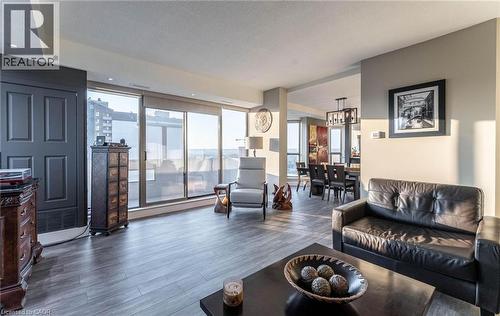 67 Caroline Street S Unit# 17C, Hamilton, ON - Indoor Photo Showing Living Room