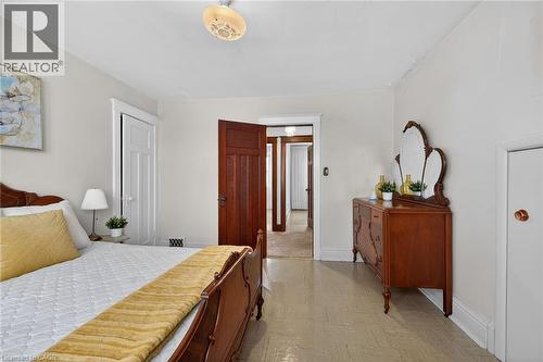 250 Glendale Avenue N, Hamilton, ON - Indoor Photo Showing Bedroom