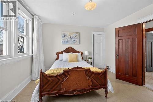 250 Glendale Avenue N, Hamilton, ON - Indoor Photo Showing Bedroom