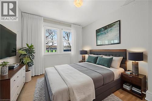 250 Glendale Avenue N, Hamilton, ON - Indoor Photo Showing Bedroom