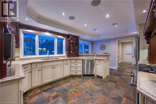 6 Summit Circle, Simcoe, ON - Indoor Photo Showing Kitchen With Double Sink With Upgraded Kitchen
