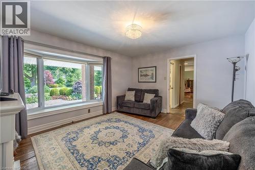 6 Summit Circle, Simcoe, ON - Indoor Photo Showing Living Room