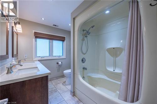 6 Summit Circle, Simcoe, ON - Indoor Photo Showing Bathroom