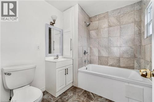 233 Normanhurst Avenue, Hamilton, ON - Indoor Photo Showing Bathroom