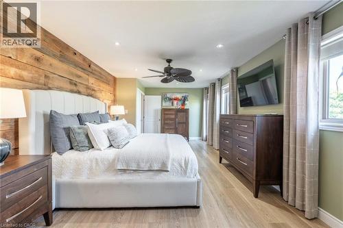2338 Norland Drive, Burlington, ON - Indoor Photo Showing Bedroom