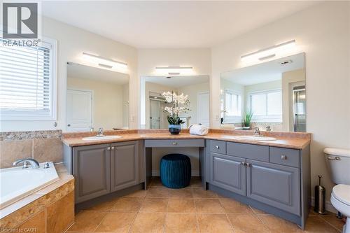 2338 Norland Drive, Burlington, ON - Indoor Photo Showing Bathroom