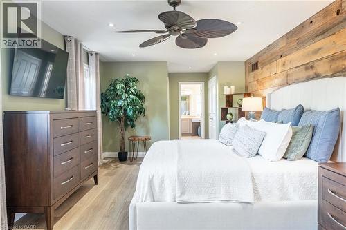 2338 Norland Drive, Burlington, ON - Indoor Photo Showing Bedroom