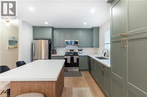 26 Rama Court, Hamilton, ON - Indoor Photo Showing Kitchen With Upgraded Kitchen