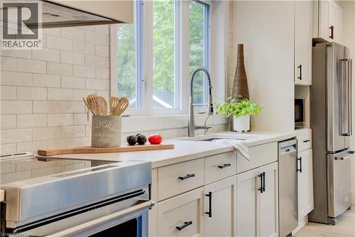 38 Euclid Avenue, Waterloo, ON - Indoor Photo Showing Kitchen