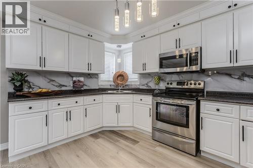 26 Grassyplain Drive, Mount Hope, ON - Indoor Photo Showing Kitchen