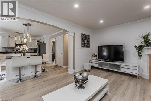 26 Grassyplain Drive, Mount Hope, ON - Indoor Photo Showing Living Room