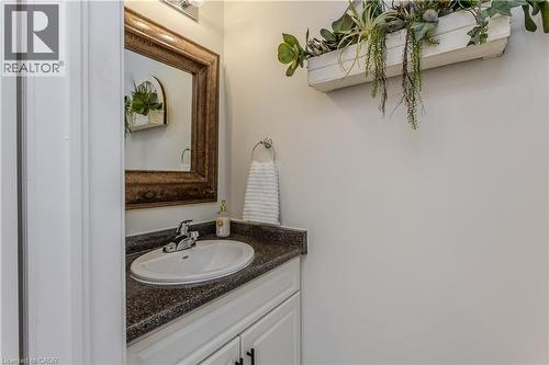 26 Grassyplain Drive, Mount Hope, ON - Indoor Photo Showing Bathroom