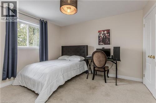 26 Grassyplain Drive, Mount Hope, ON - Indoor Photo Showing Bedroom