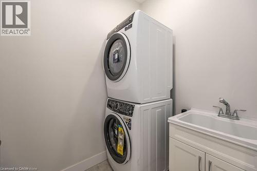 498 Karn Street, Kitchener, ON - Indoor Photo Showing Laundry Room