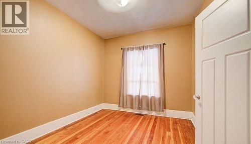 Empty room featuring baseboards and wood-type flooring - 14 Grandview Street, Brantford, ON - Indoor Photo Showing Other Room