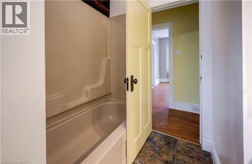 151 Courtland Avenue E, Kitchener, ON - Indoor Photo Showing Bathroom