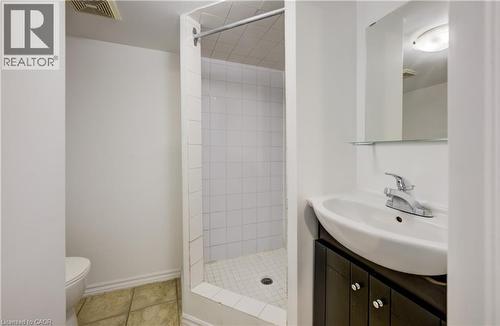 151 Courtland Avenue E, Kitchener, ON - Indoor Photo Showing Bathroom